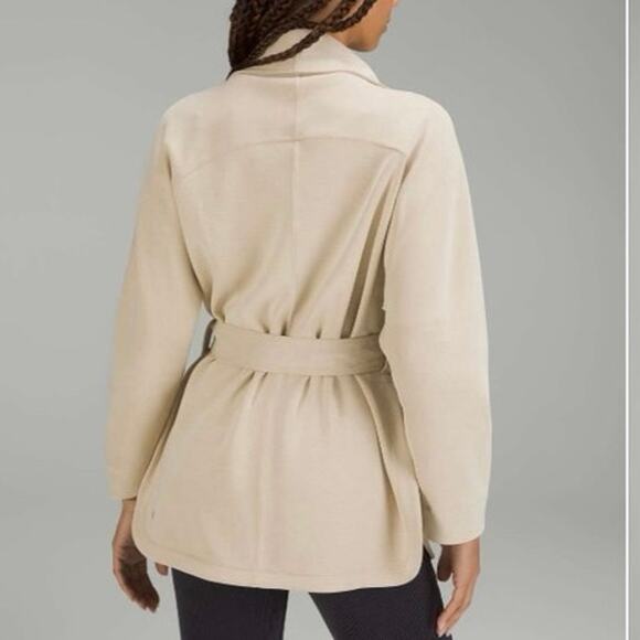 Womens Lululemon Softstreme Belted Wrap
Trench Tan Size M/L EUC! - Picture 2 of 4